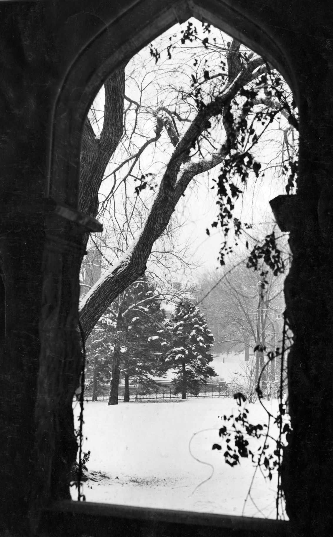 Snow at Joslyn Castle in 1944